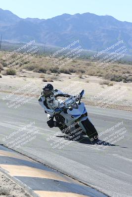 media/Dec-01-2025-Moto Forza (Mon) [[2daa91e15f]]/3-Beginner Group/Session 3 (Turn 16 Inside)/